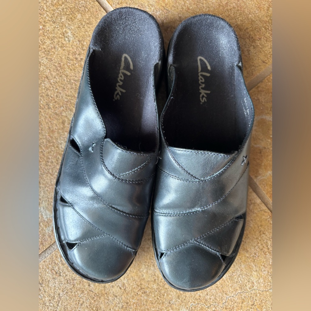 Clarks woman’s navy Leather mules